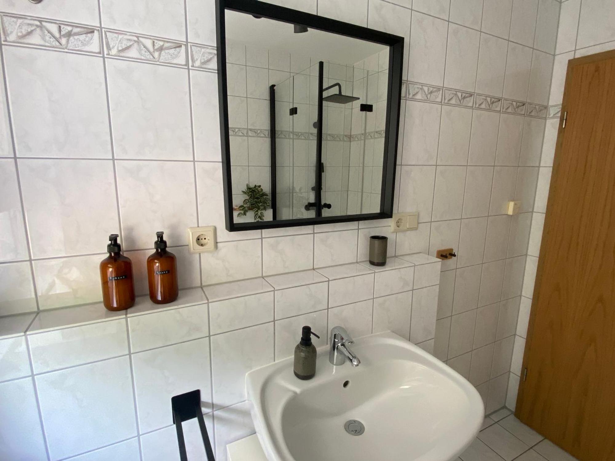 Moderne Wohnung Mit Terrasse & Parkplatz; Naehe Bwzk & Amazon Кобленц Экстерьер фото