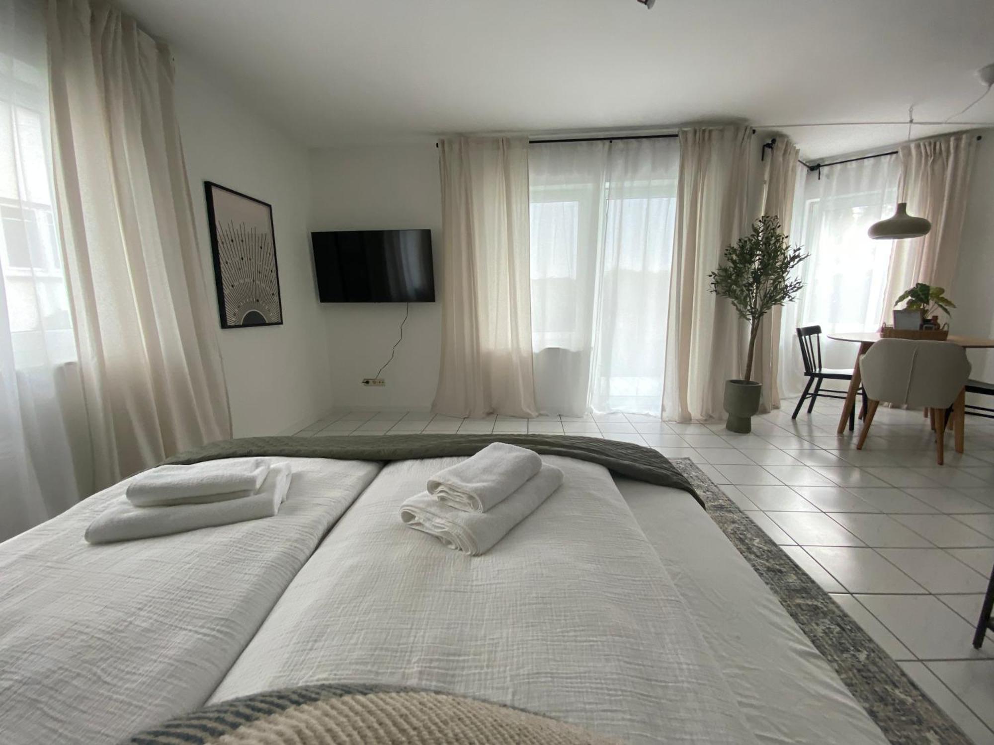 Moderne Wohnung Mit Terrasse & Parkplatz; Naehe Bwzk & Amazon Кобленц Экстерьер фото
